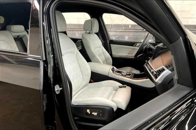 Photo of 2025 Black Sapphire Metallic BMW X5