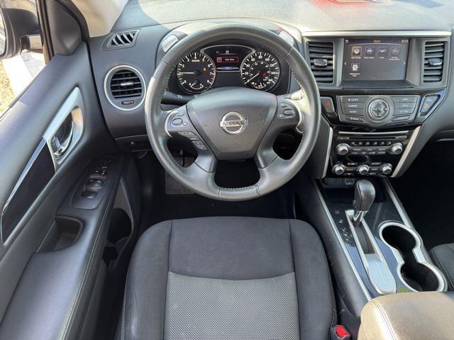 Photo of 2018 Gun Metallic Nissan Pathfinder