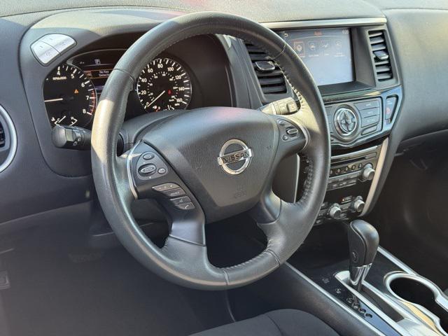Photo of 2018 Gun Metallic Nissan Pathfinder