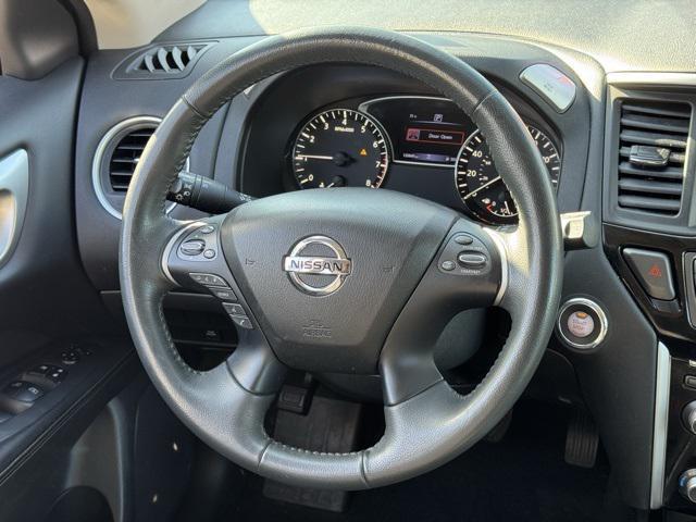 Photo of 2018 Gun Metallic Nissan Pathfinder