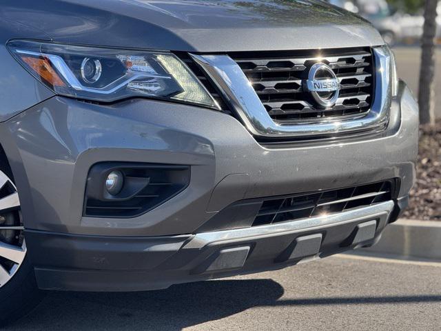 Photo of 2018 Gun Metallic Nissan Pathfinder
