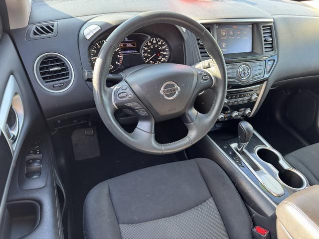 Photo of 2018 Gun Metallic Nissan Pathfinder