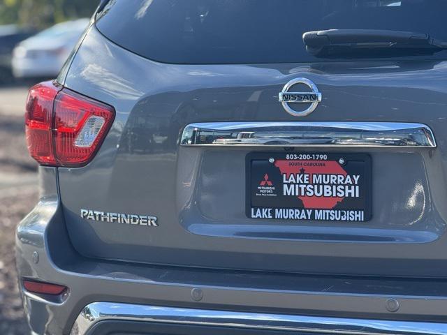 Photo of 2018 Gun Metallic Nissan Pathfinder