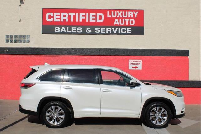 Photo of 2015 Blizzard Pearl Toyota Highlander