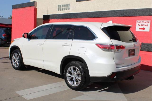 Photo of 2015 Blizzard Pearl Toyota Highlander