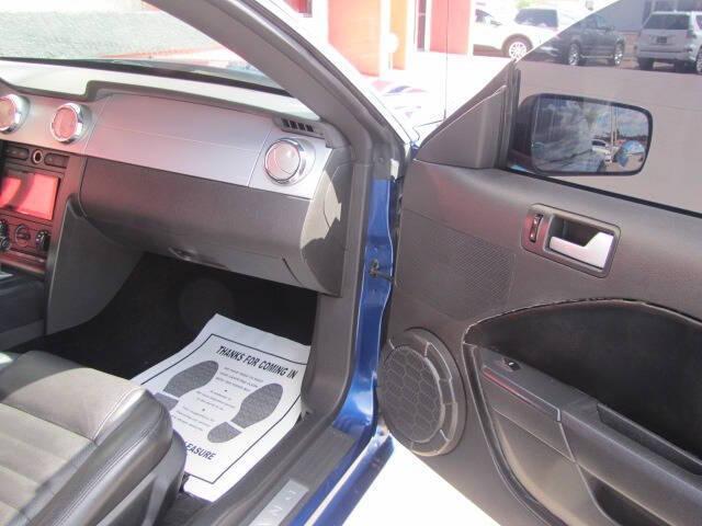 Photo of 2006 Blue Ford Mustang