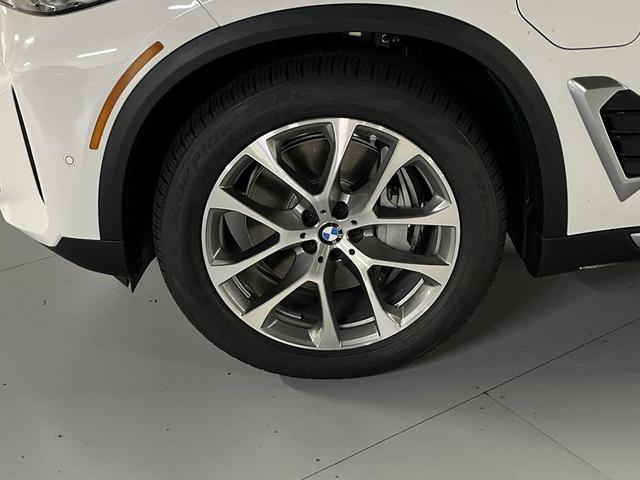 Photo of 2026 Alpine White BMW X5 PHEV