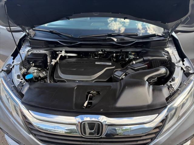 Photo of 2018 Lunar Silver Metallic Honda Odyssey