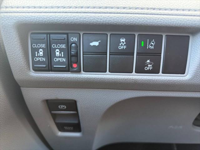 Photo of 2018 Lunar Silver Metallic Honda Odyssey