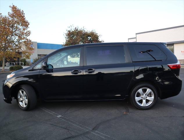 Photo of 2015 Attitude Black Toyota Sienna