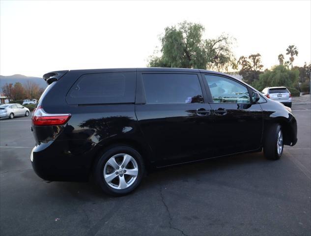Photo of 2015 Attitude Black Toyota Sienna