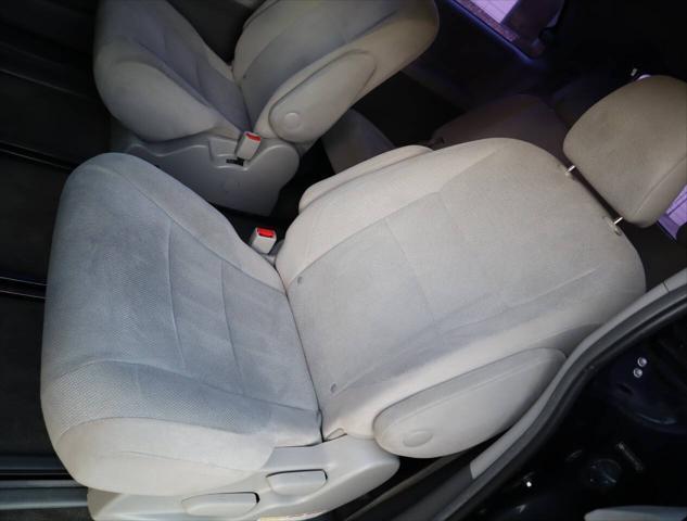 Photo of 2015 Attitude Black Toyota Sienna
