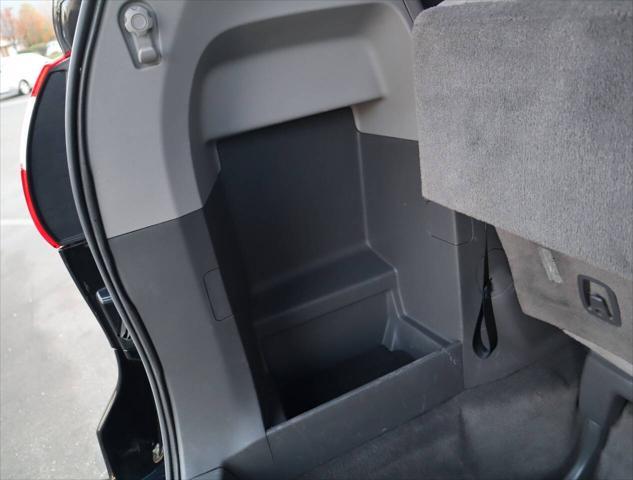 Photo of 2015 Attitude Black Toyota Sienna