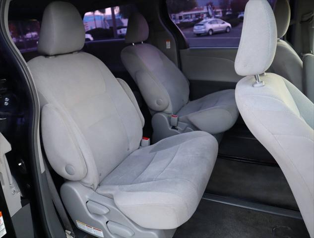 Photo of 2015 Attitude Black Toyota Sienna