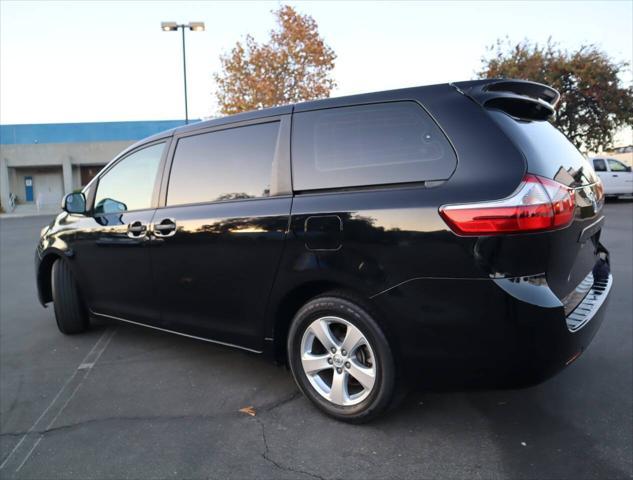 Photo of 2015 Attitude Black Toyota Sienna