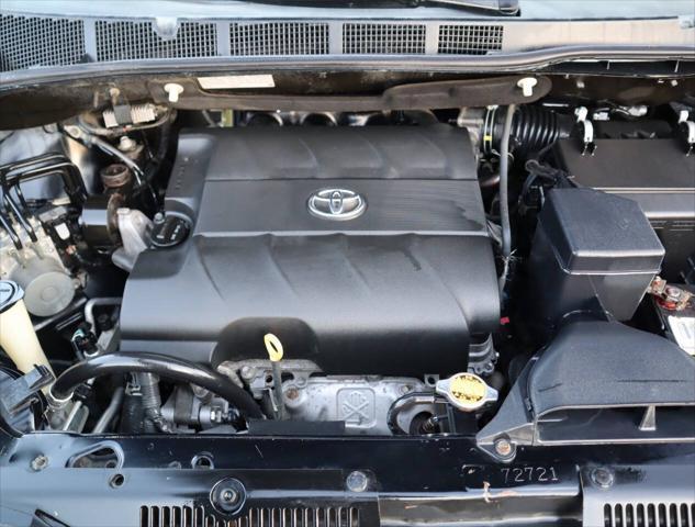 Photo of 2015 Attitude Black Toyota Sienna
