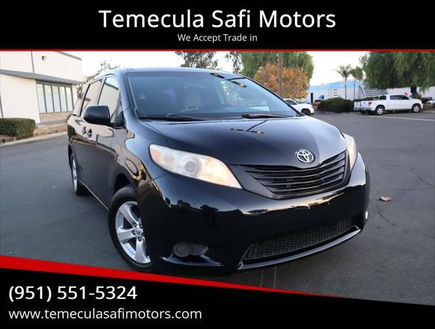 Photo of 2015 Attitude Black Toyota Sienna