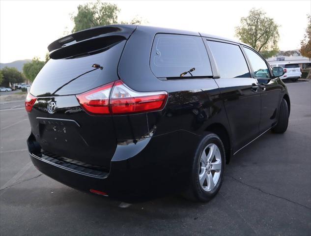 Photo of 2015 Attitude Black Toyota Sienna