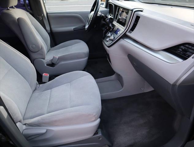 Photo of 2015 Attitude Black Toyota Sienna