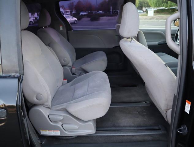 Photo of 2015 Attitude Black Toyota Sienna