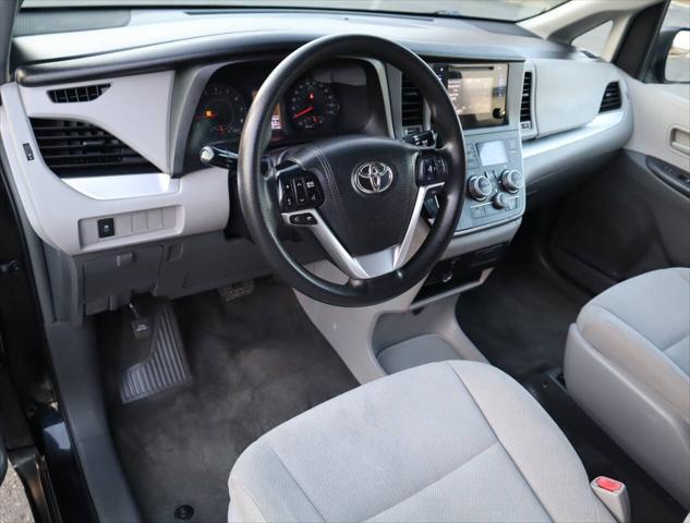 Photo of 2015 Attitude Black Toyota Sienna