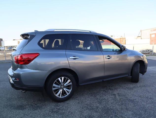 Photo of 2019 Gun Metallic Nissan Pathfinder