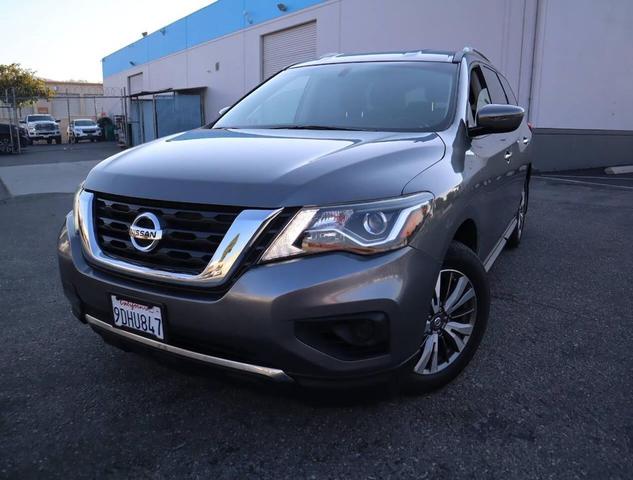 Photo of 2019 Gun Metallic Nissan Pathfinder