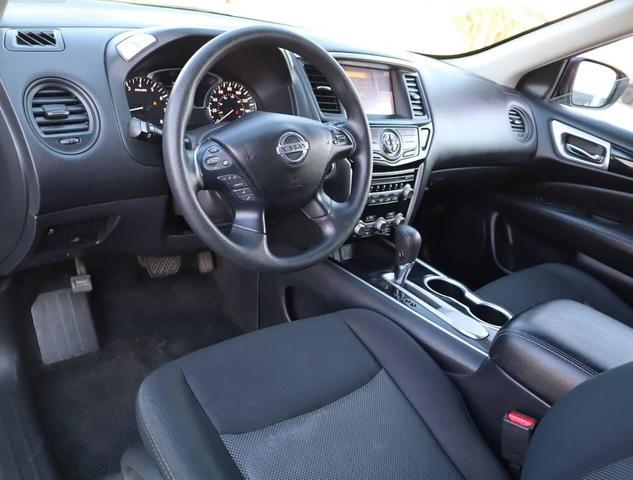 Photo of 2019 Gun Metallic Nissan Pathfinder