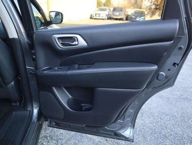 Photo of 2019 Gun Metallic Nissan Pathfinder
