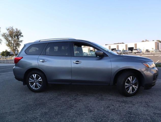 Photo of 2019 Gun Metallic Nissan Pathfinder