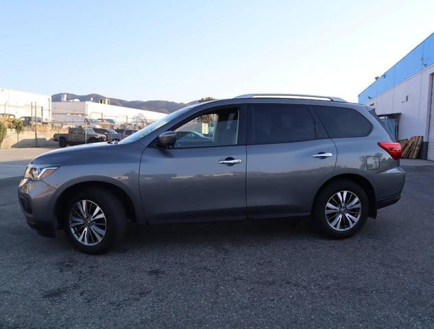 Photo of 2019 Gun Metallic Nissan Pathfinder