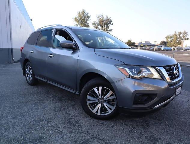 Photo of 2019 Gun Metallic Nissan Pathfinder