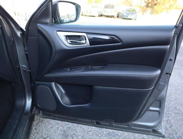 Photo of 2019 Gun Metallic Nissan Pathfinder