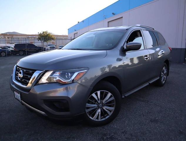 Photo of 2019 Gun Metallic Nissan Pathfinder