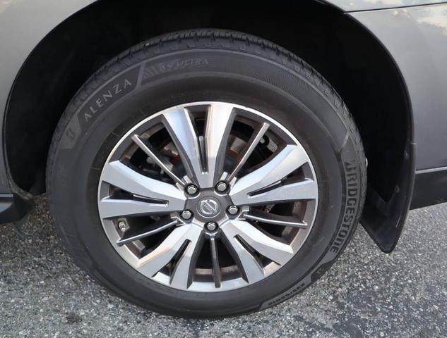 Photo of 2019 Gun Metallic Nissan Pathfinder