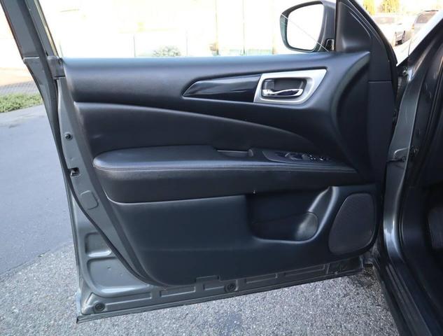 Photo of 2019 Gun Metallic Nissan Pathfinder