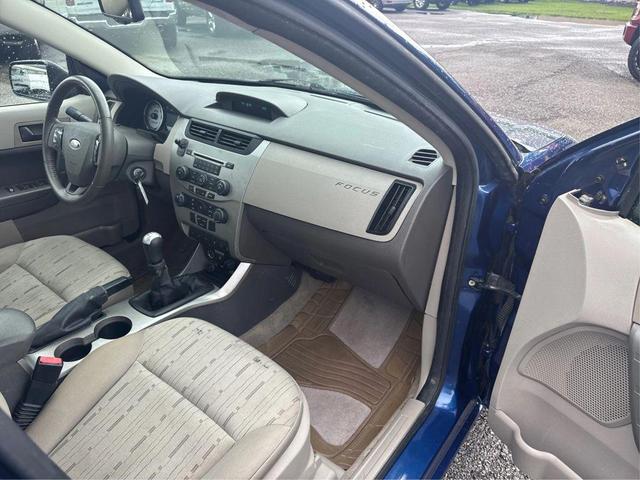 Photo of 2009 Blue Ford Focus