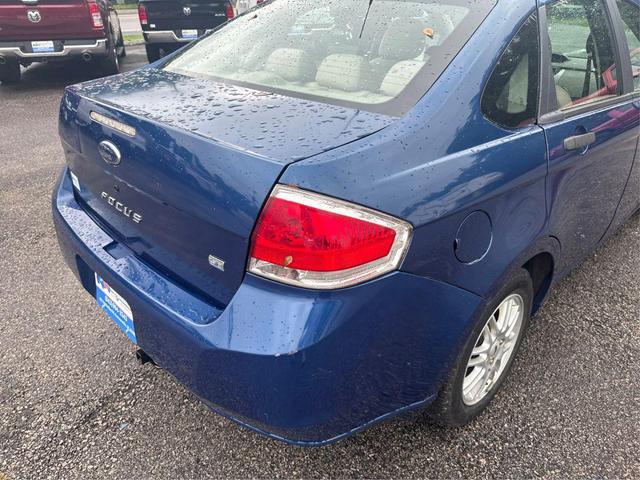 Photo of 2009 Blue Ford Focus