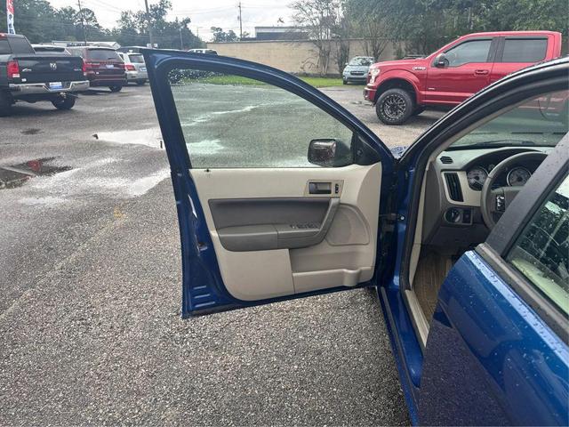 Photo of 2009 Blue Ford Focus