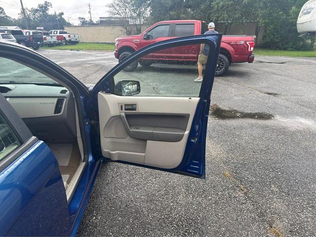 Photo of 2009 Blue Ford Focus
