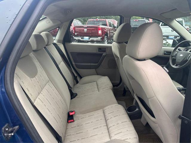 Photo of 2009 Blue Ford Focus
