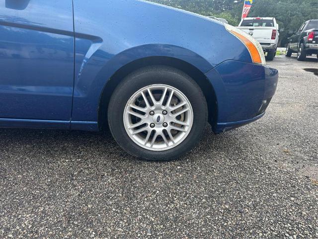 Photo of 2009 Blue Ford Focus