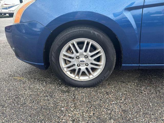 Photo of 2009 Blue Ford Focus