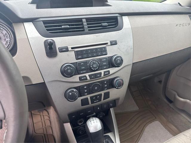 Photo of 2009 Blue Ford Focus