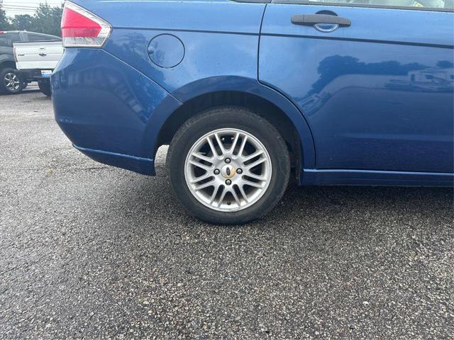 Photo of 2009 Blue Ford Focus