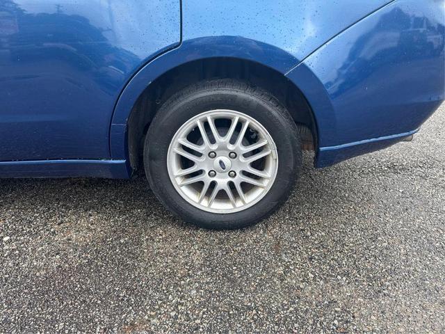 Photo of 2009 Blue Ford Focus