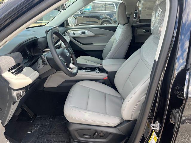 Photo of 2025 Agate Black Metallic Ford Explorer