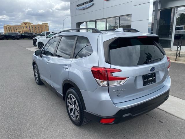 Photo of 2021 Ice Silver Metallic Subaru Forester