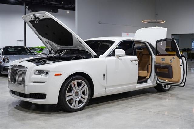 Photo of 2017 English White Rolls-Royce Ghost