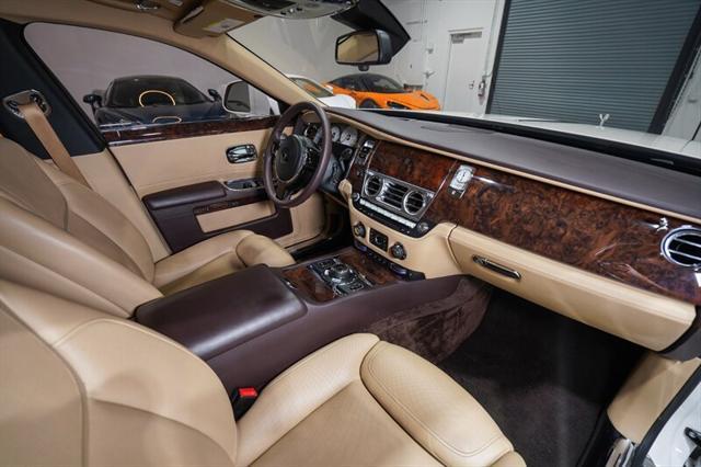 Photo of 2017 English White Rolls-Royce Ghost